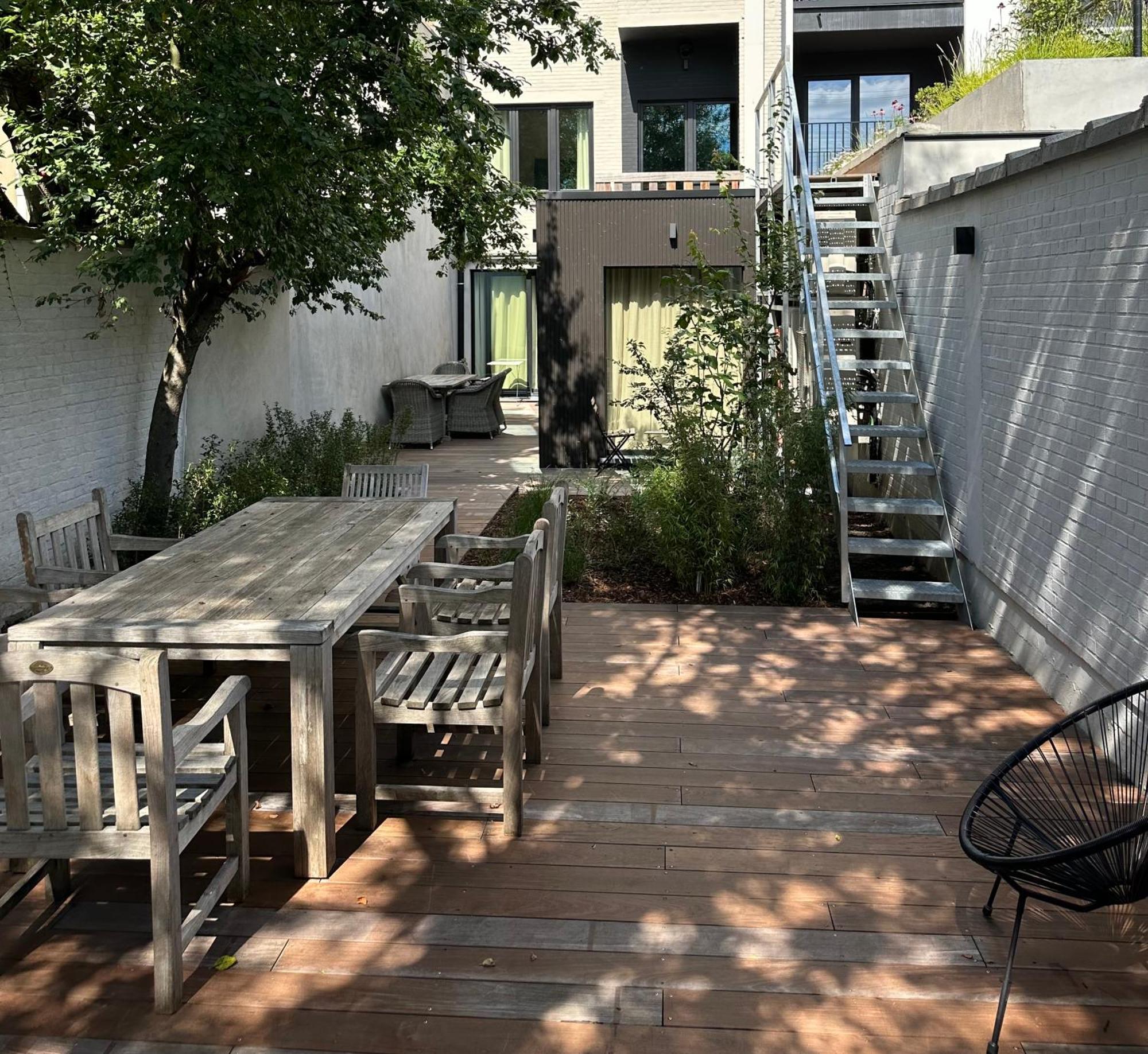 Apartment Luxury With Cosy Garden!