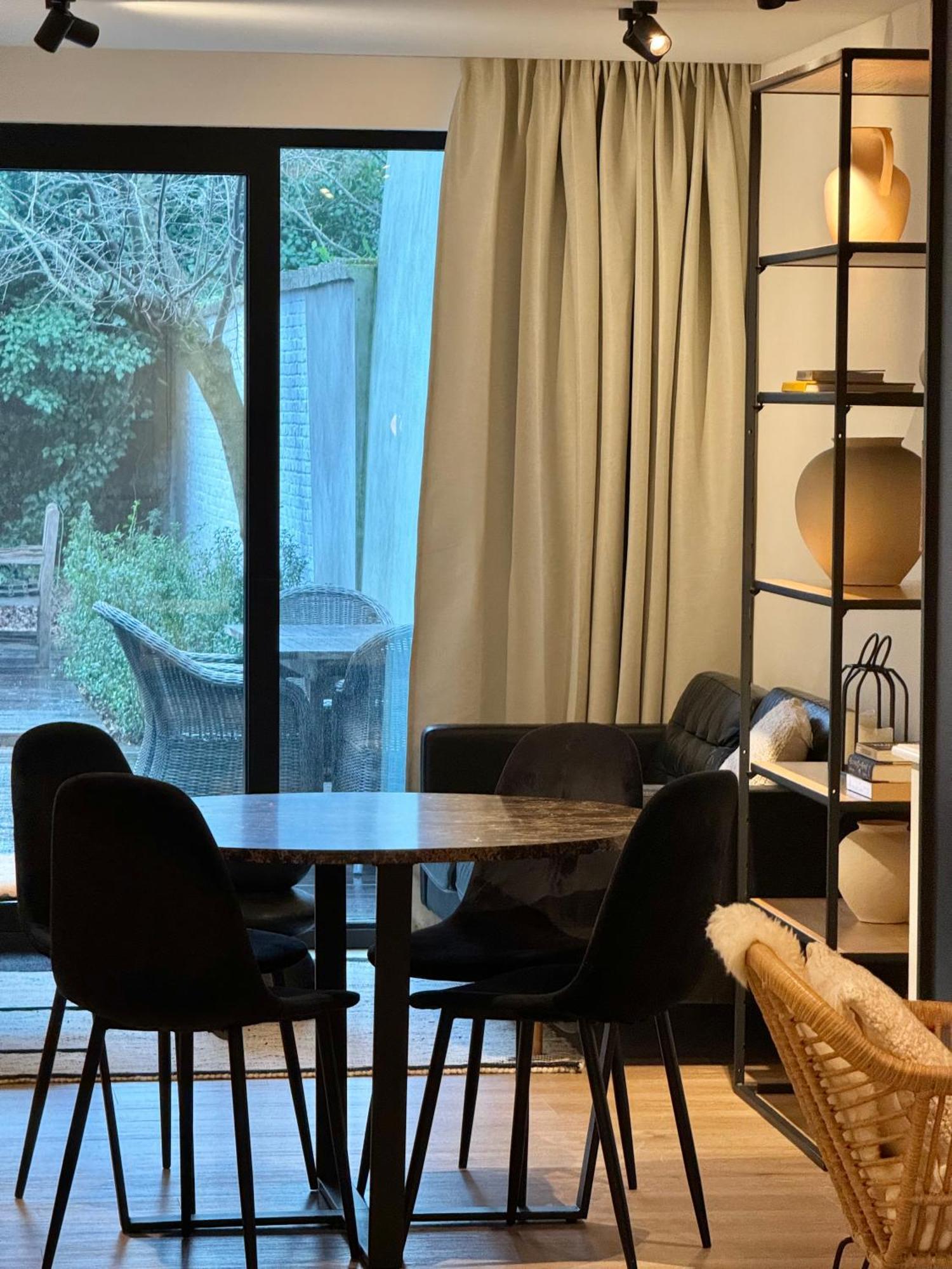Apartment Luxury With Cosy Garden! *