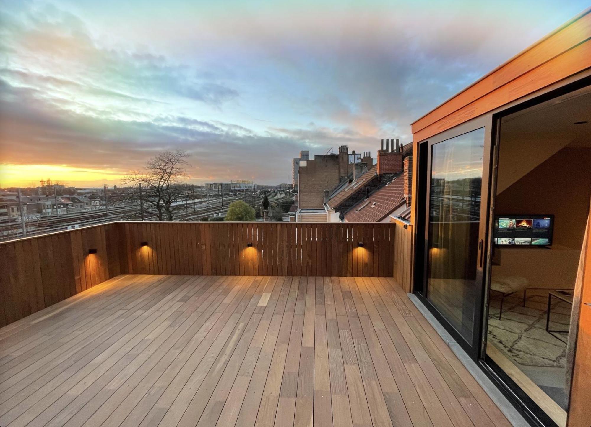 Apartamento Penthouse With Airconditioning And Big Terrace, Close To Sint-pieters Station And Centre