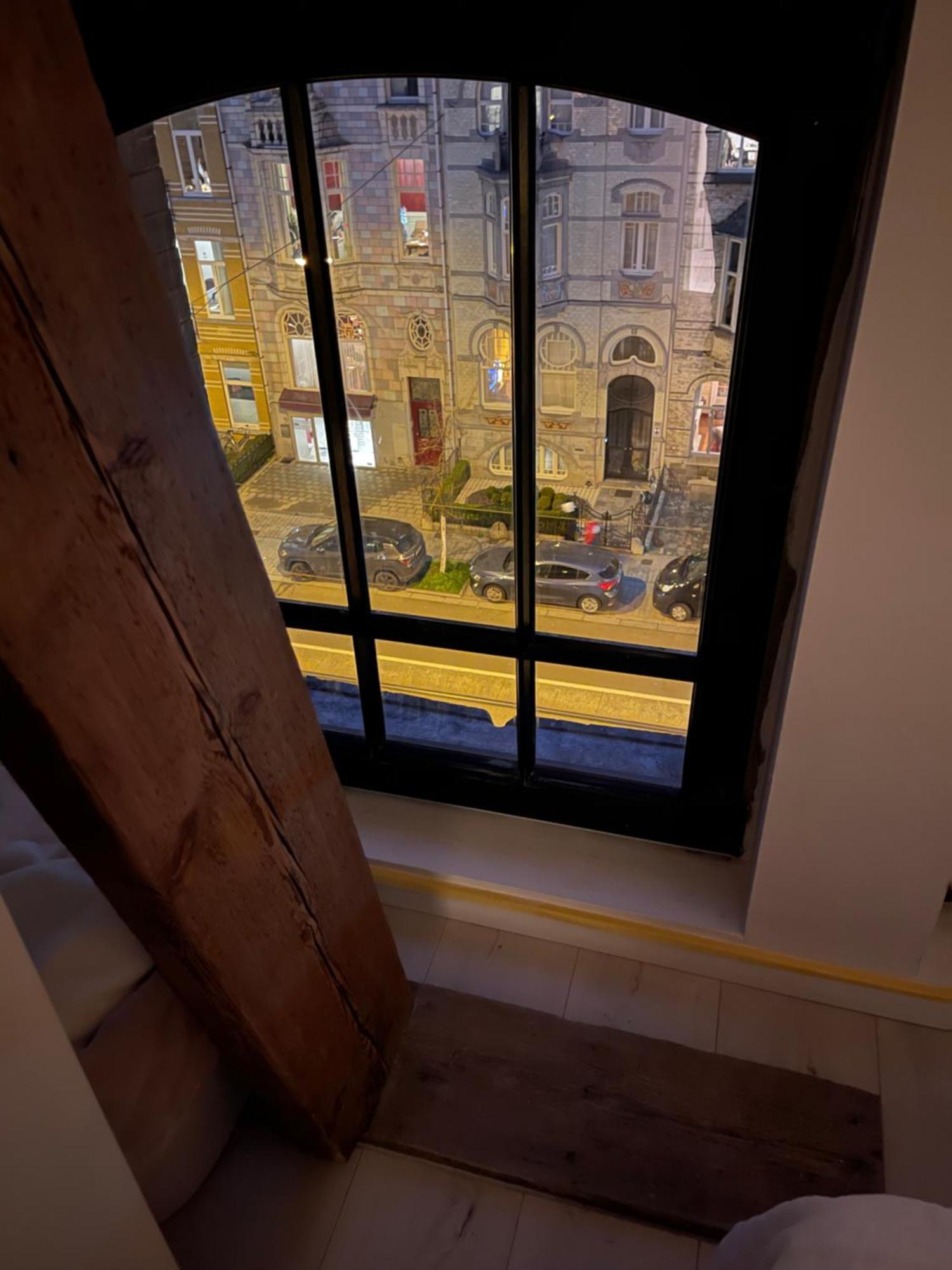 Penthouse With Airconditioning And Big Terrace, Close To Sint-pieters Station And Centre