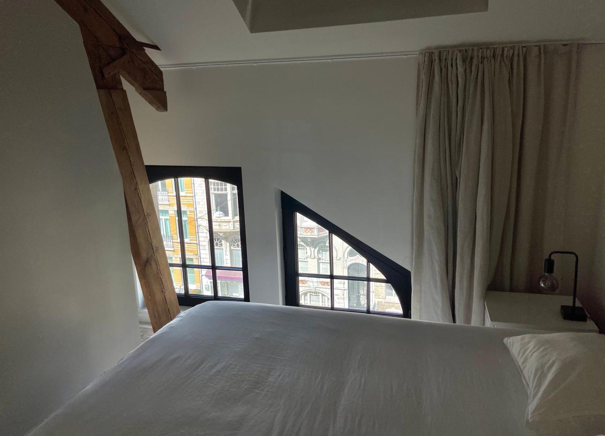 Penthouse With Airconditioning And Big Terrace, Close To Sint-pieters Station And Centre