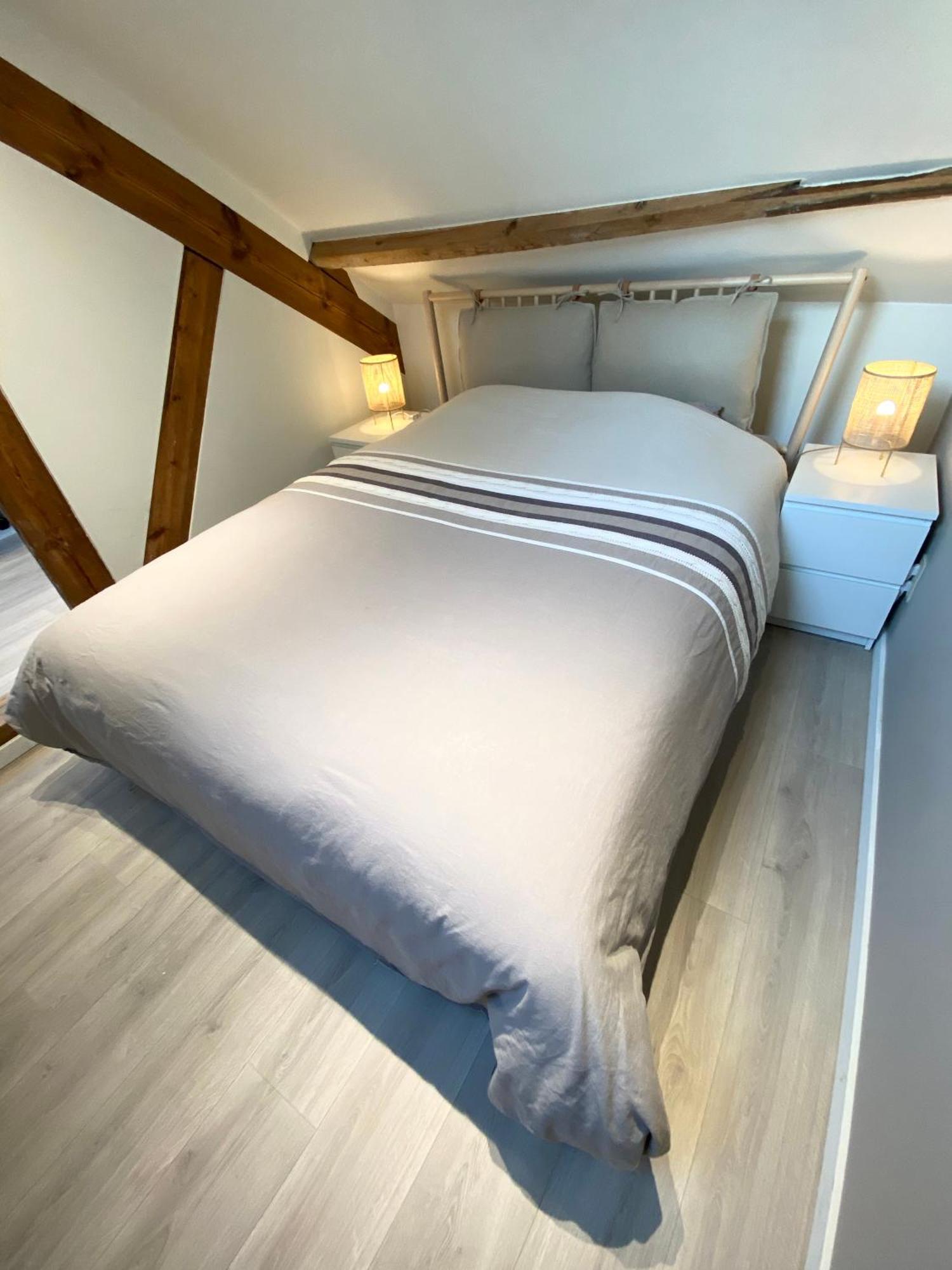Apartamento Penthouse With Airconditioning And Big Terrace, Close To Sint-pieters Station And Centre *