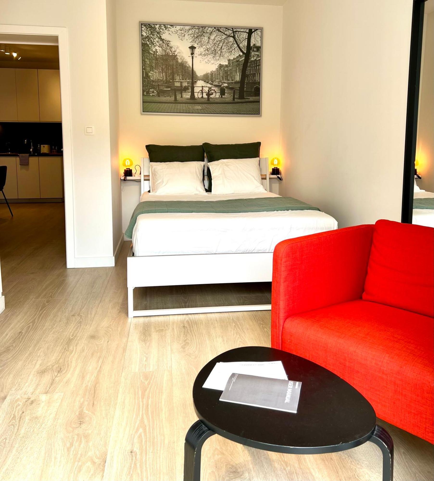Apartment 3 Bedroom With Own Garden Close To Main Trainstation *