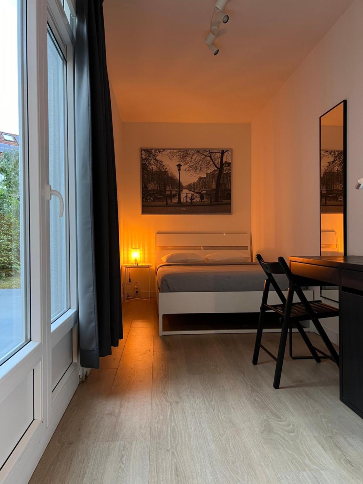 3 Bedroom With Own Garden Close To Main Trainstation *