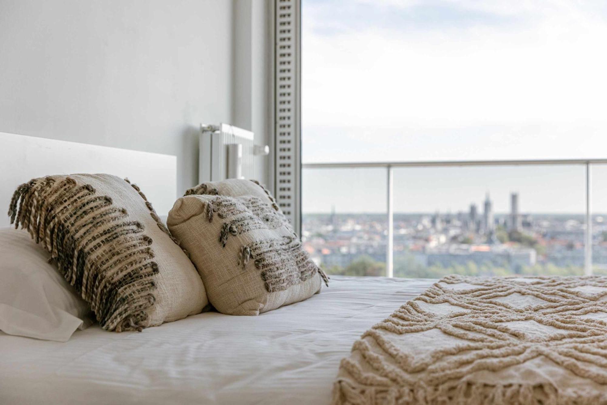 Huswell - Bright With View And Terrace Apartment