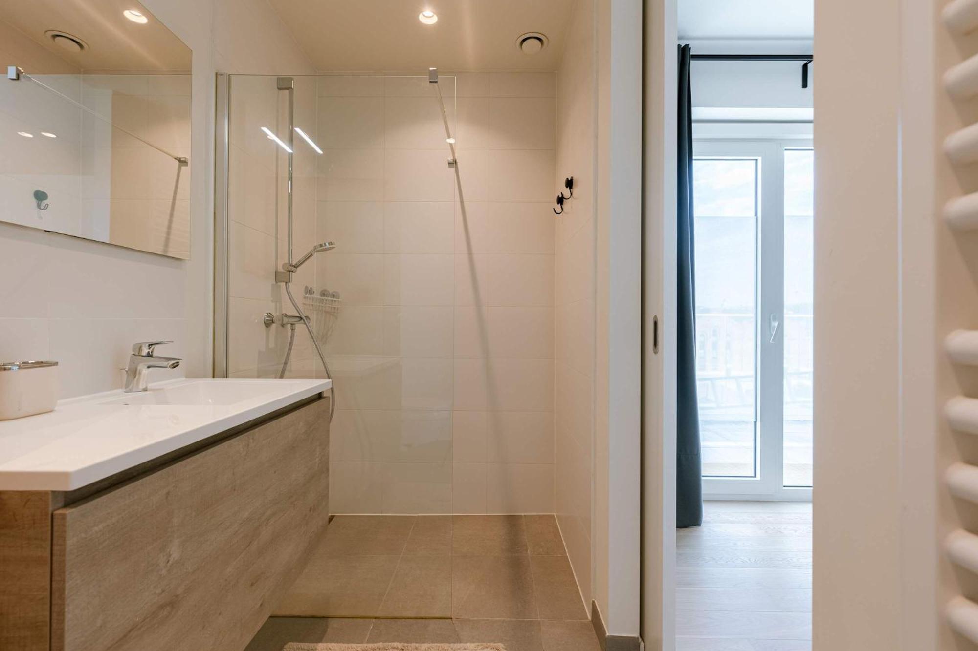 Huswell - Spacious In With Big Terrace Appartement *