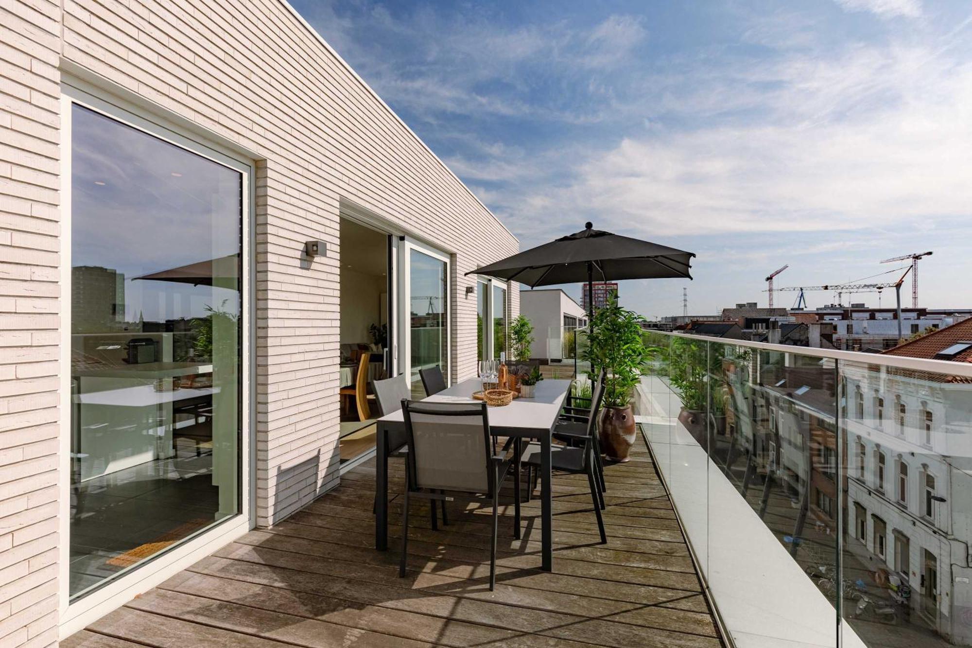 Huswell - Spacious In With Big Terrace *