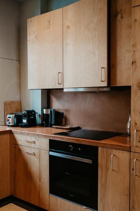 3-br Suburban Retreat *