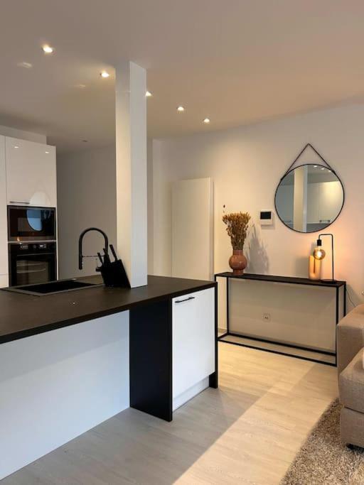 Wonderful 2br W View On Leie Apartment *