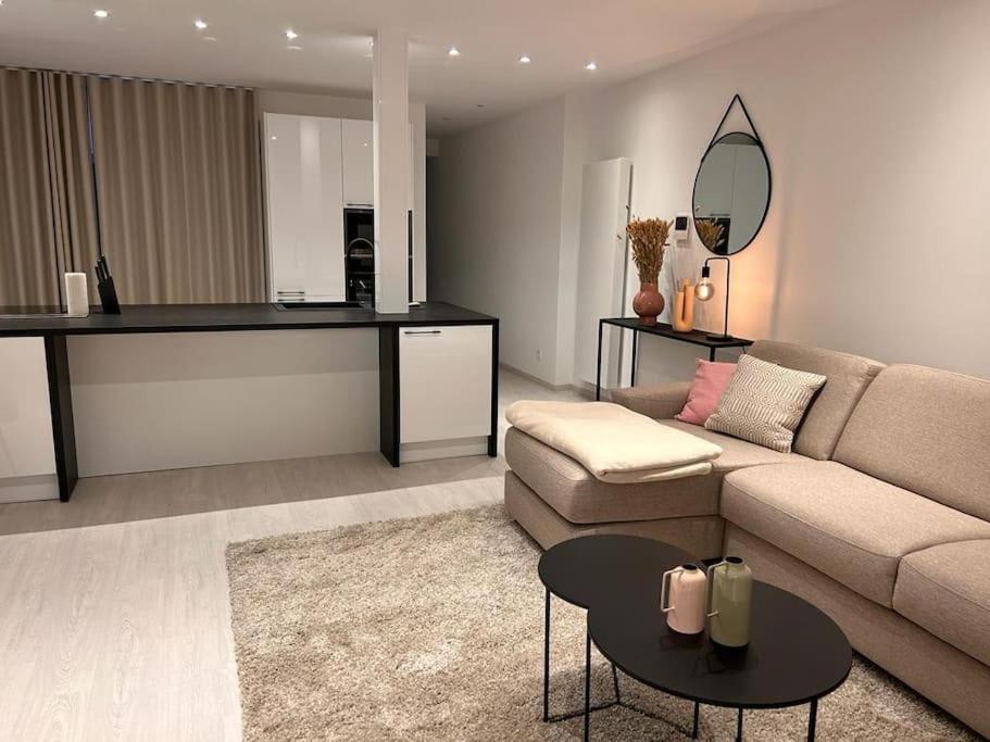 Wonderful 2br W View On Leie Apartment