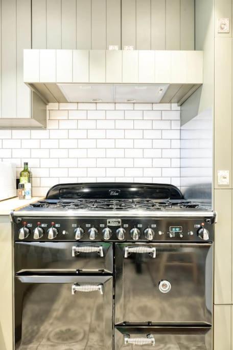 Chic 3-br Oasis In - Stylish Interiors Apartment