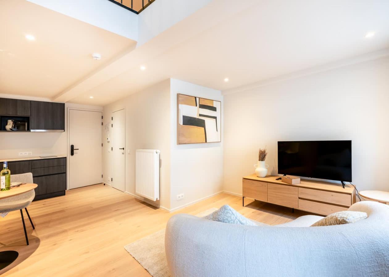 Huswell - Luxurious Duplex In Prime Location, Heart Of *