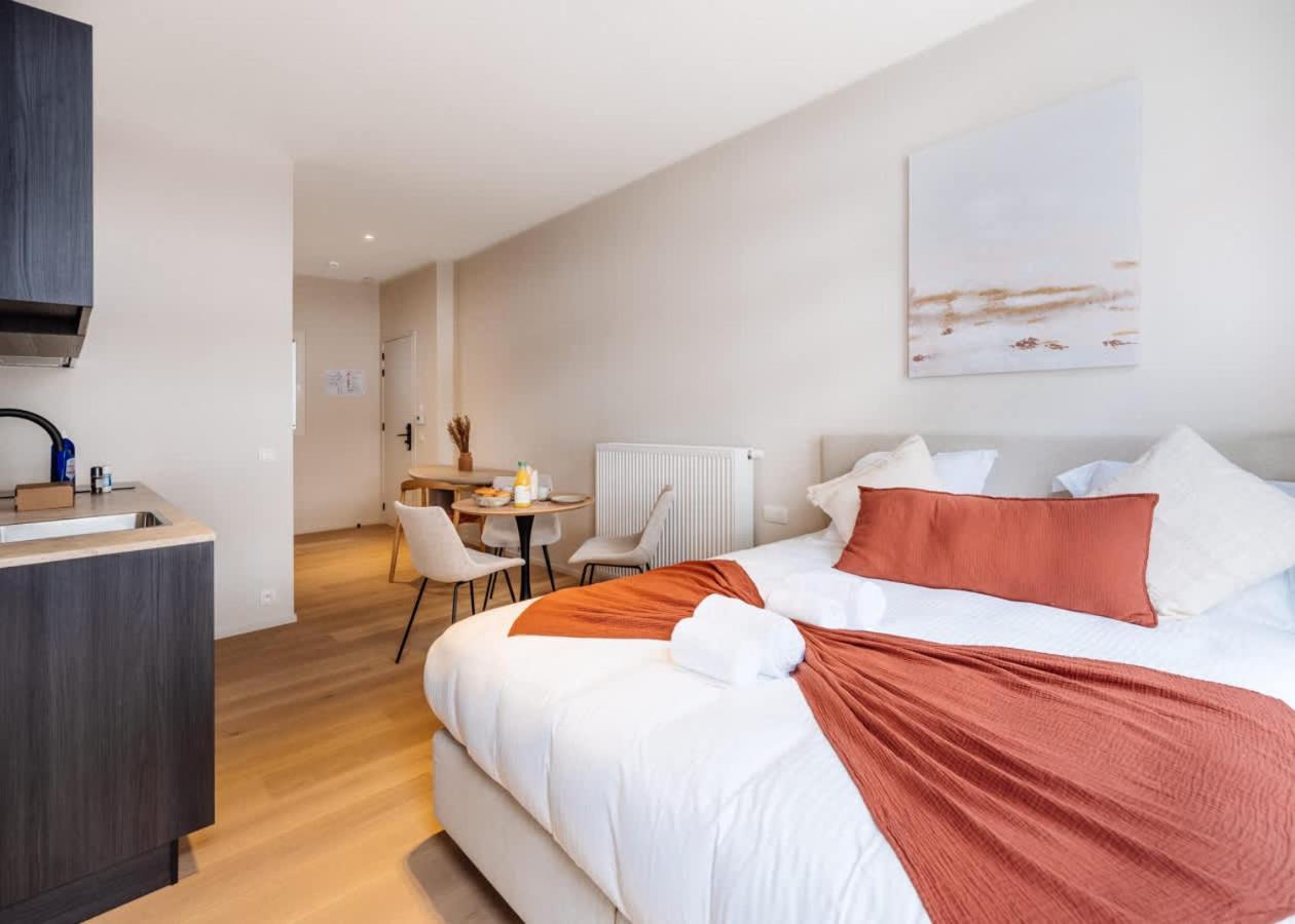 Huswell - Modern Renovated In The Vibrant Heart Of Apartment