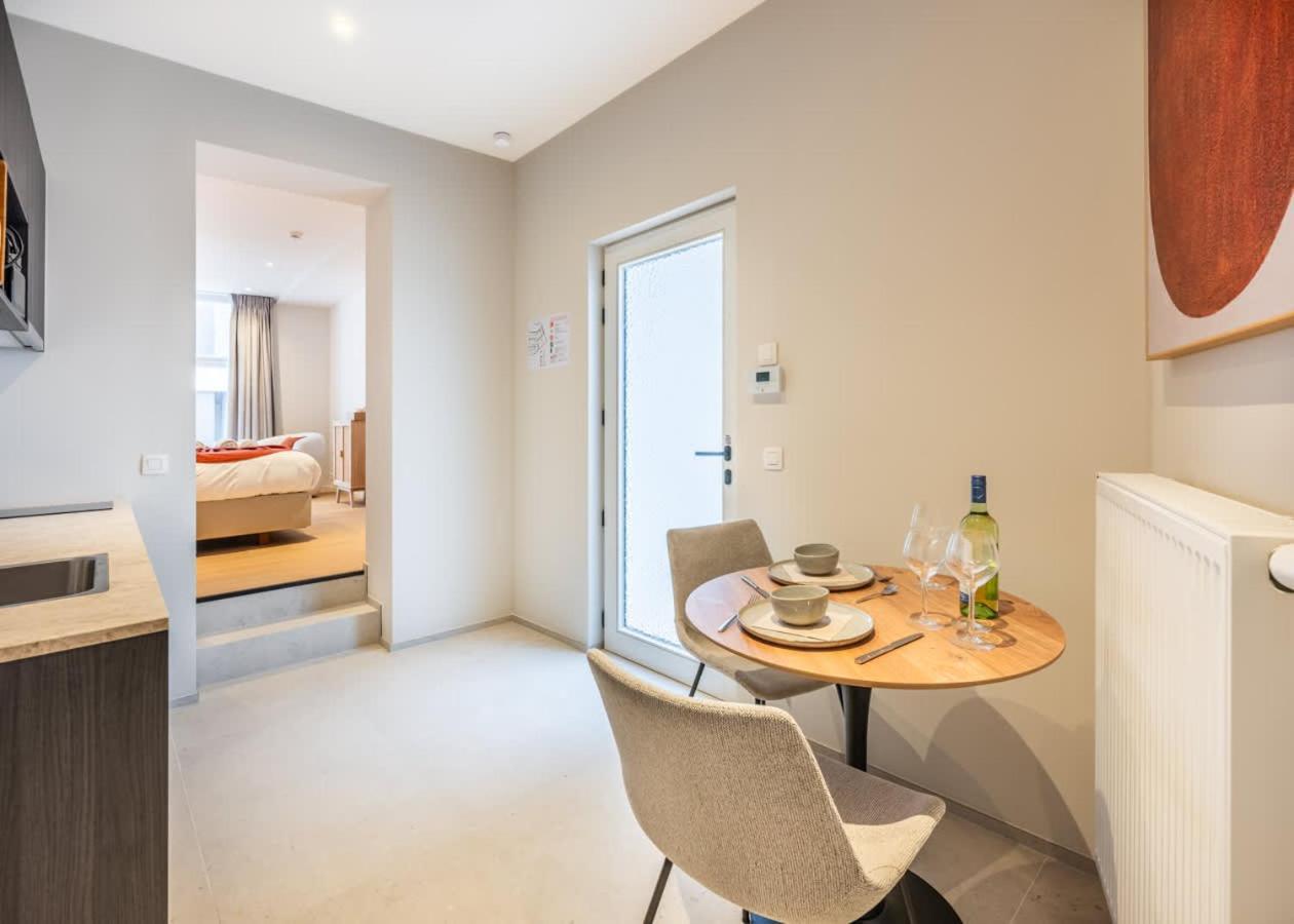 Huswell - Stylish In The Vibrant Heart Of Apartment