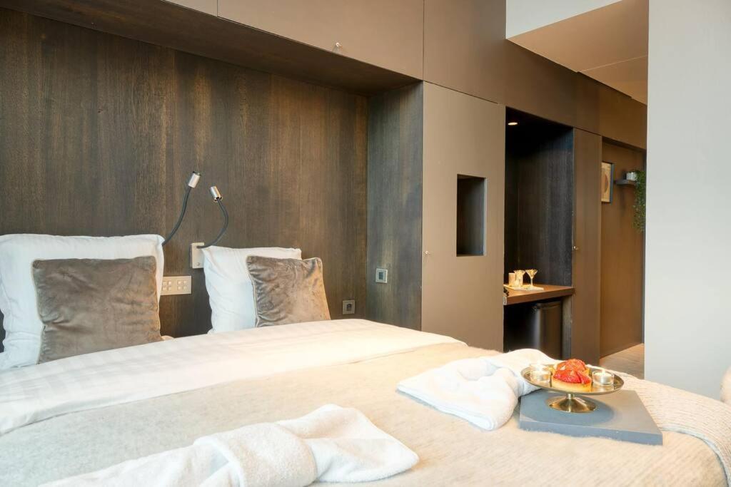 Ideal Terraced Retreat In Ghent's Center