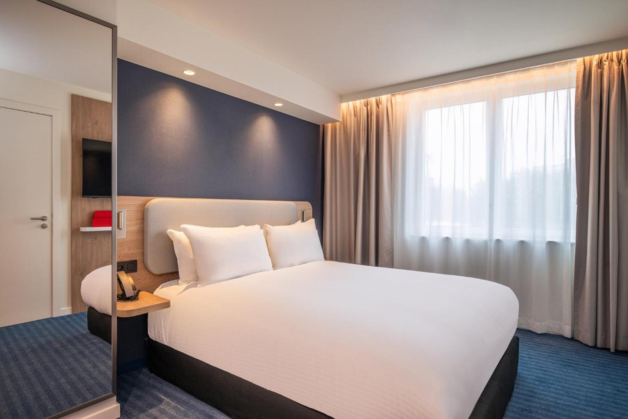 Express & By Ihg 3*