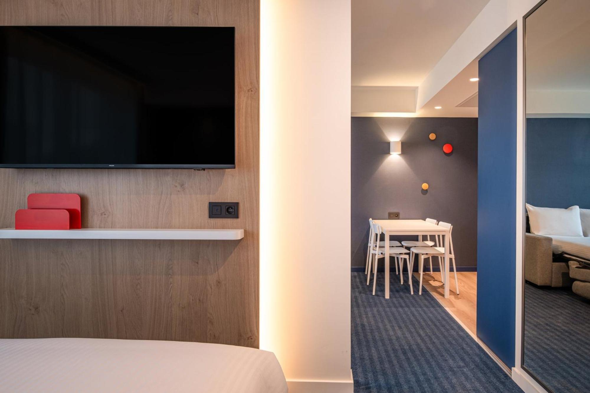 Hotel Express & By Ihg