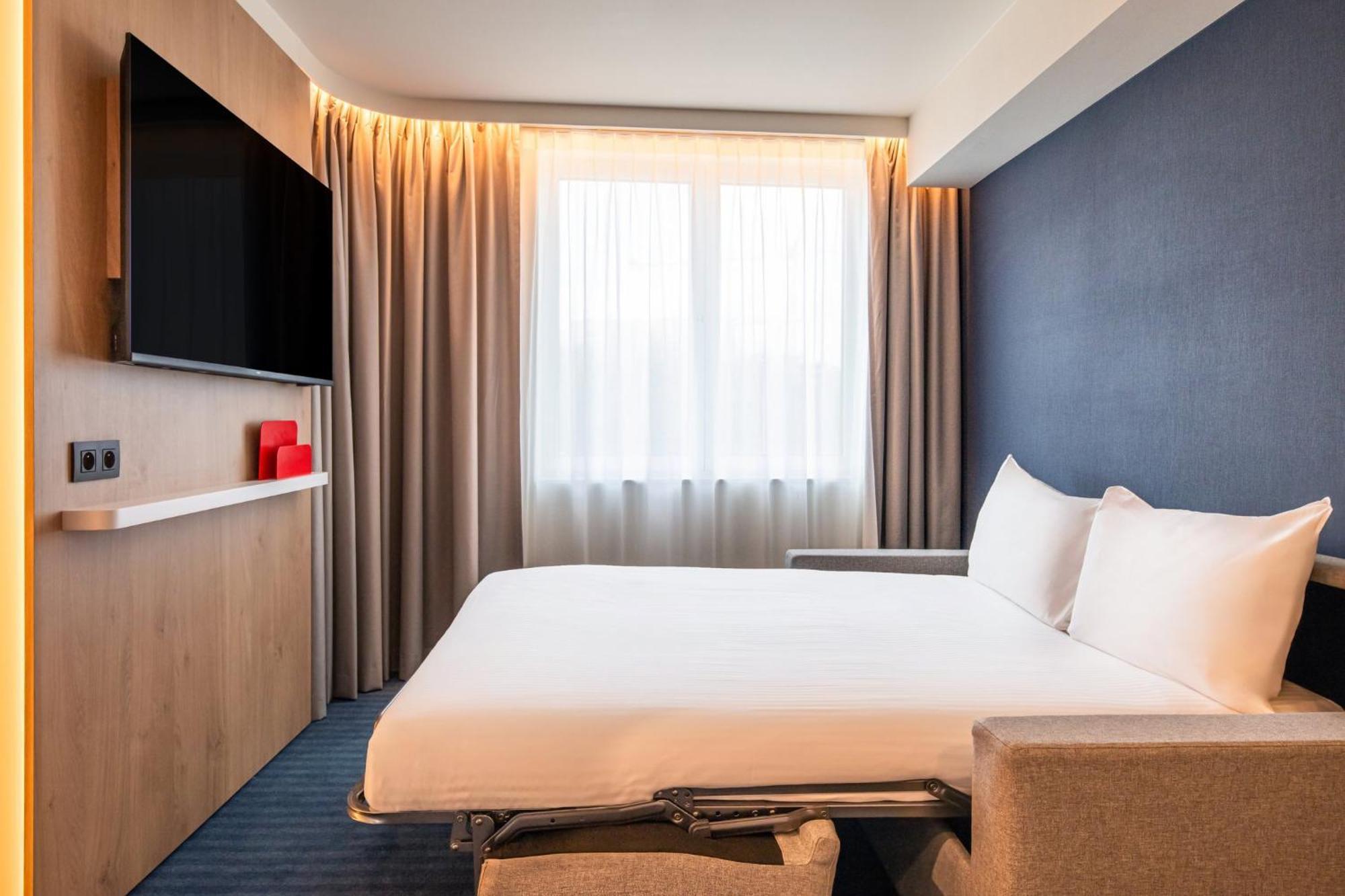Hotel Express & By Ihg