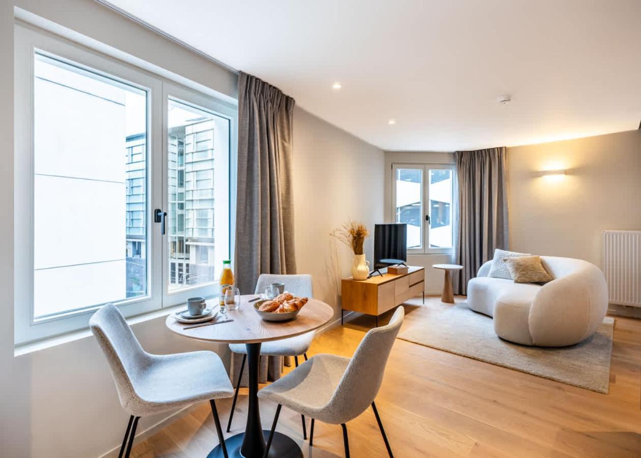 Huswell - Stylish Duplex With Premium Materials In Center * Gent