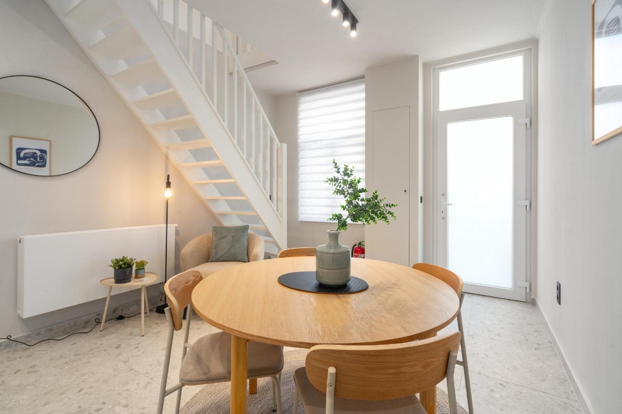 Gezellig, Knusse En Gerenoveerde Rijwoning 4p * Ghent
