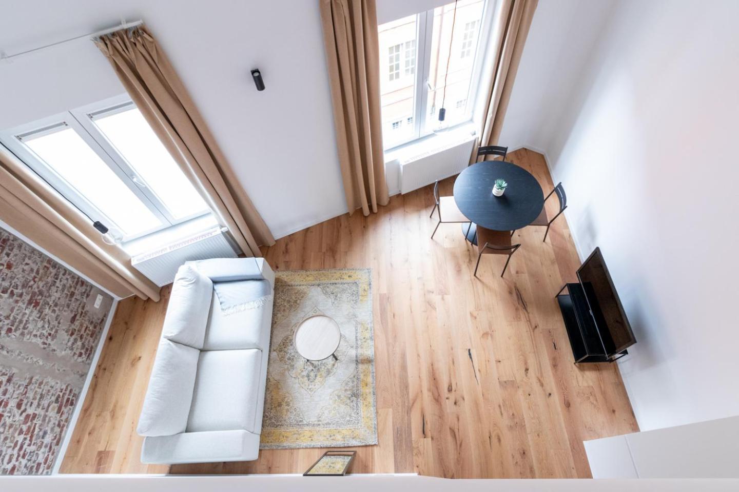 Sleek - Urban Elegance In The Heart Of Apartment *