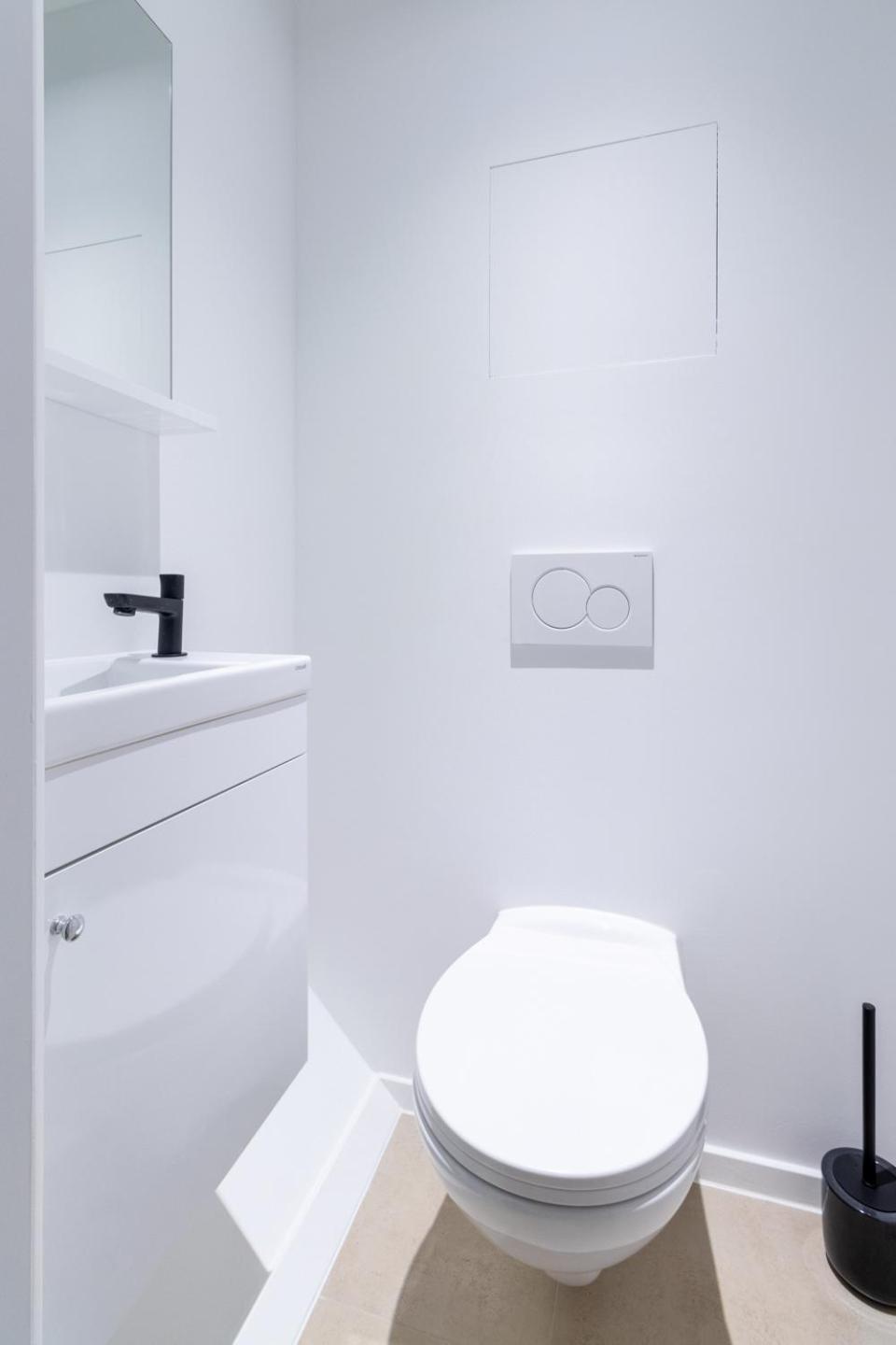Apartment Sleek - Urban Elegance In The Heart Of