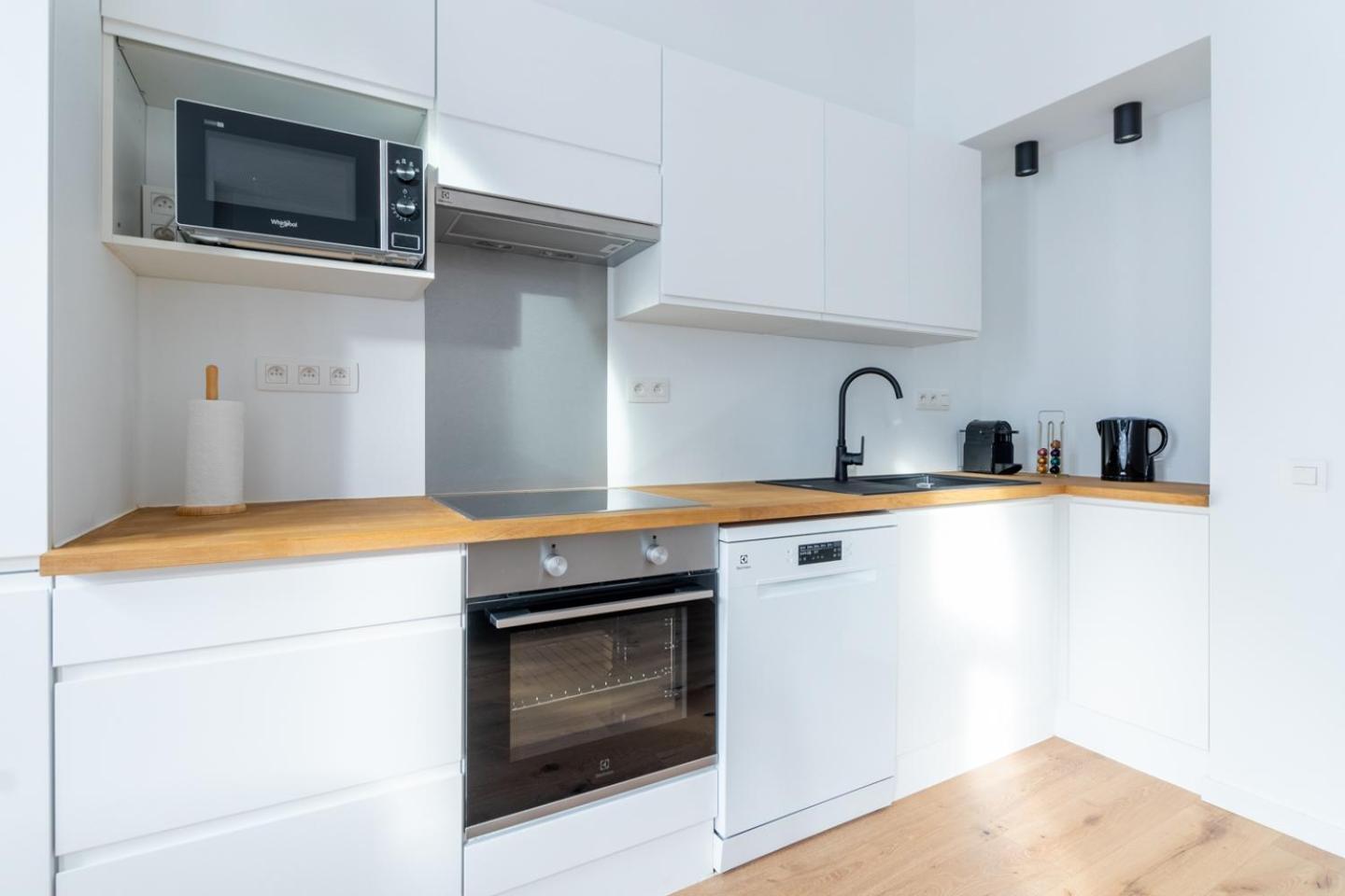 Sleek - Urban Elegance In The Heart Of *