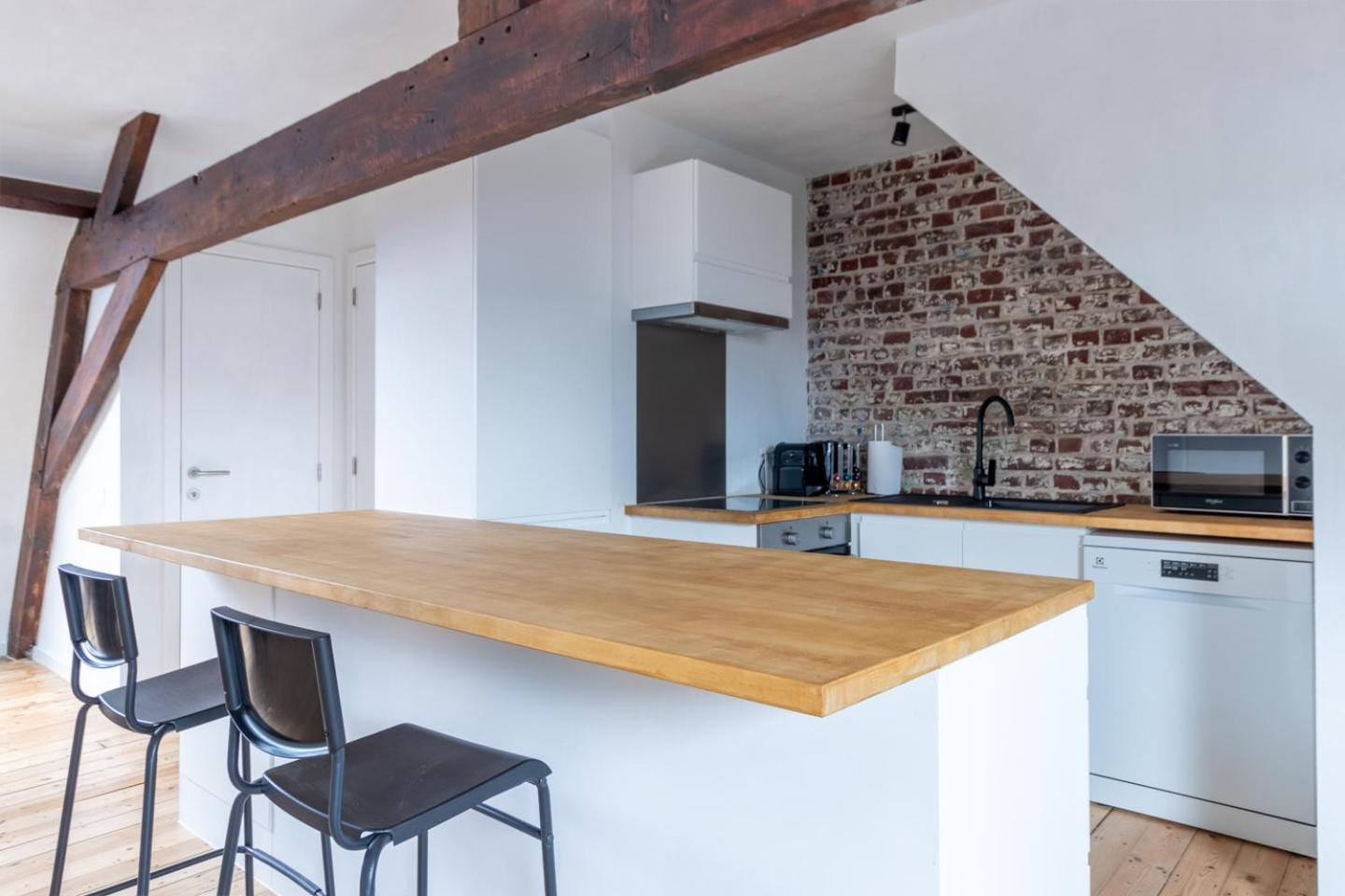 Sleek - Urban Elegance In The Heart Of