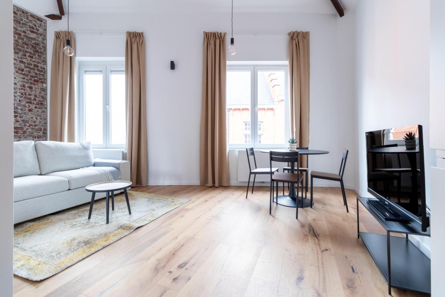 Sleek - Urban Elegance In The Heart Of *