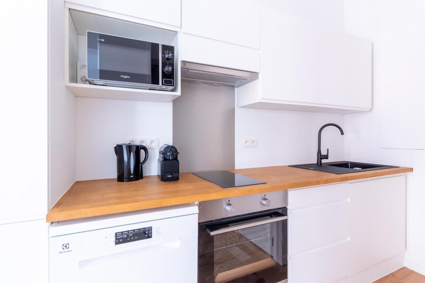 Sleek - Urban Elegance In The Heart Of
