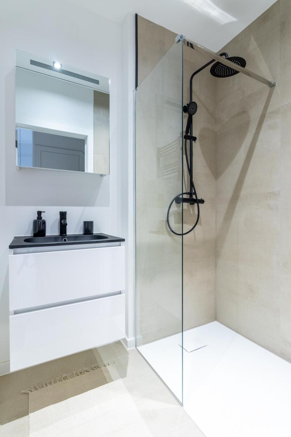 Sleek - Urban Elegance In The Heart Of Apartment