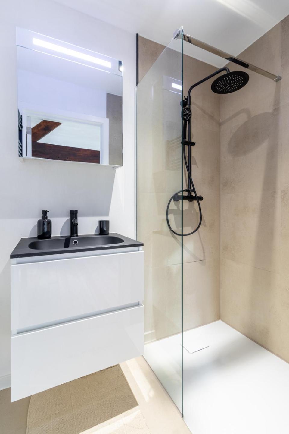 Sleek - Urban Elegance In The Heart Of *