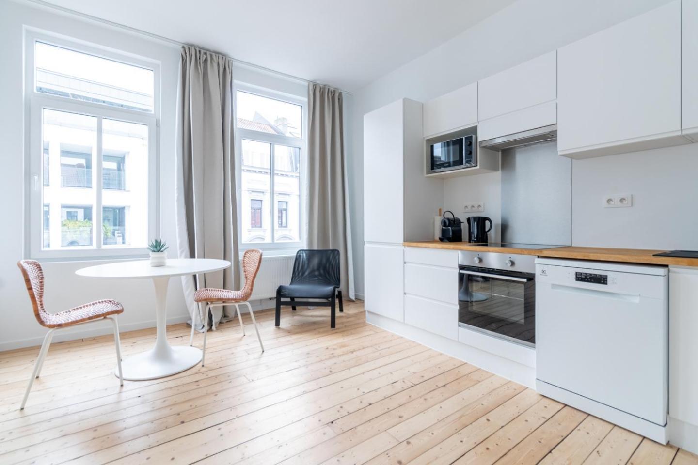 Sleek - Urban Elegance In The Heart Of Apartment Ghent