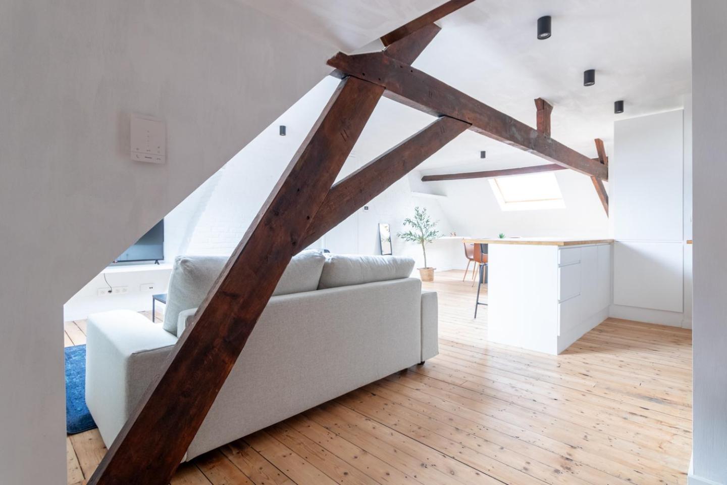 Sleek - Urban Elegance In The Heart Of