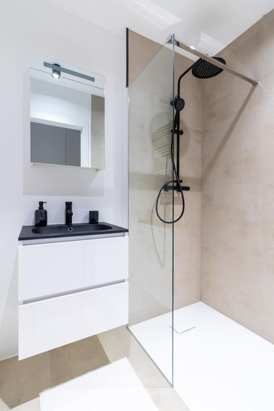 Sleek - Urban Elegance In The Heart Of Apartment