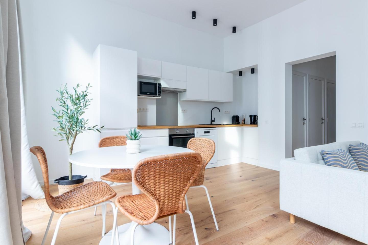 Sleek - Urban Elegance In The Heart Of *