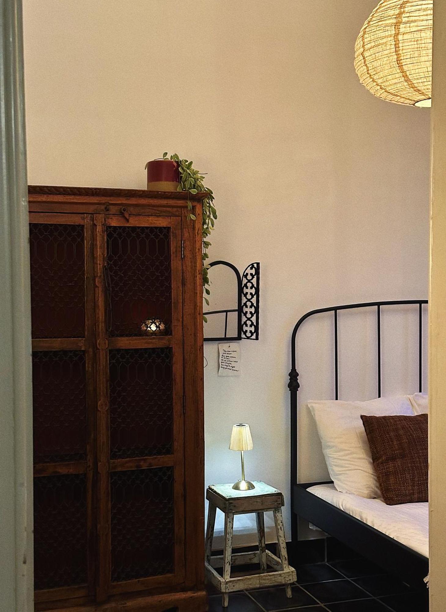 Gently In Center Apartment