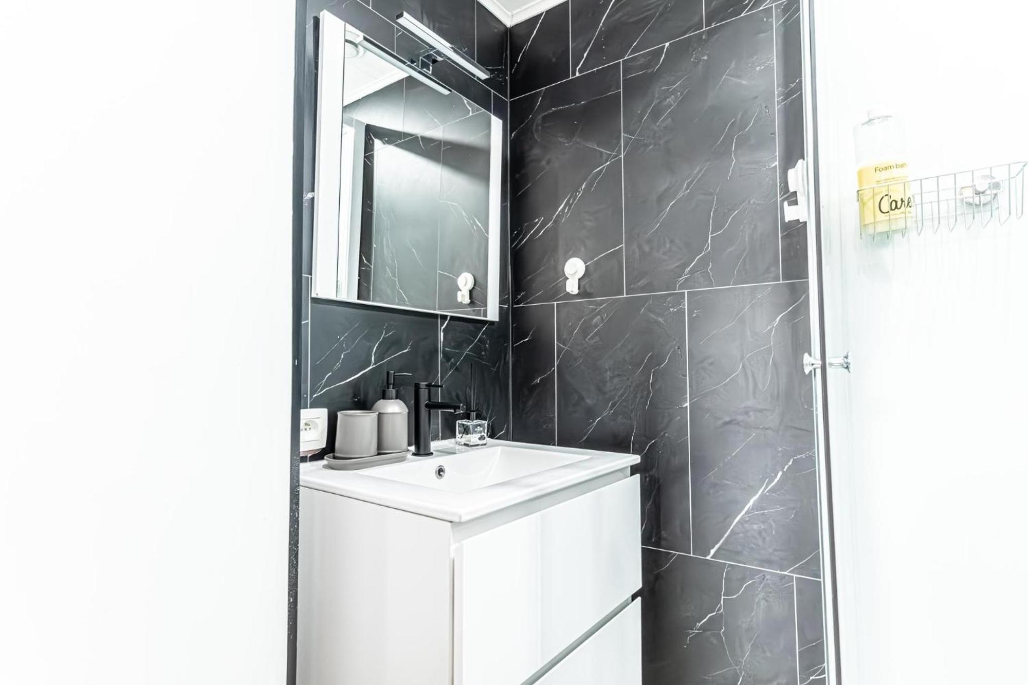 Lovely & Comfortable At Heart Of Apartment *