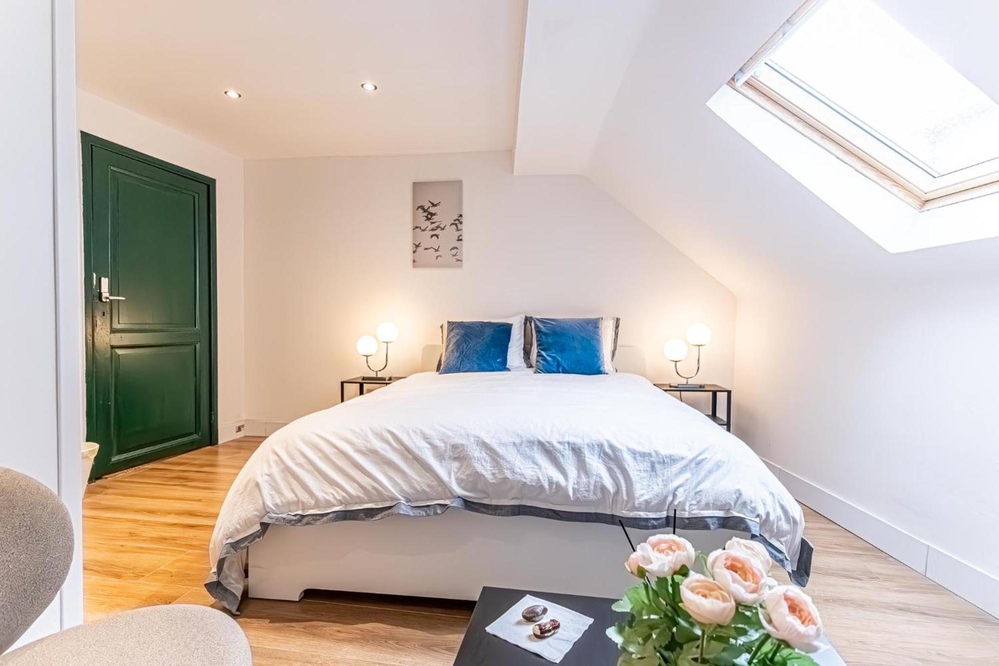 Lovely & Comfortable At Heart Of Apartment *