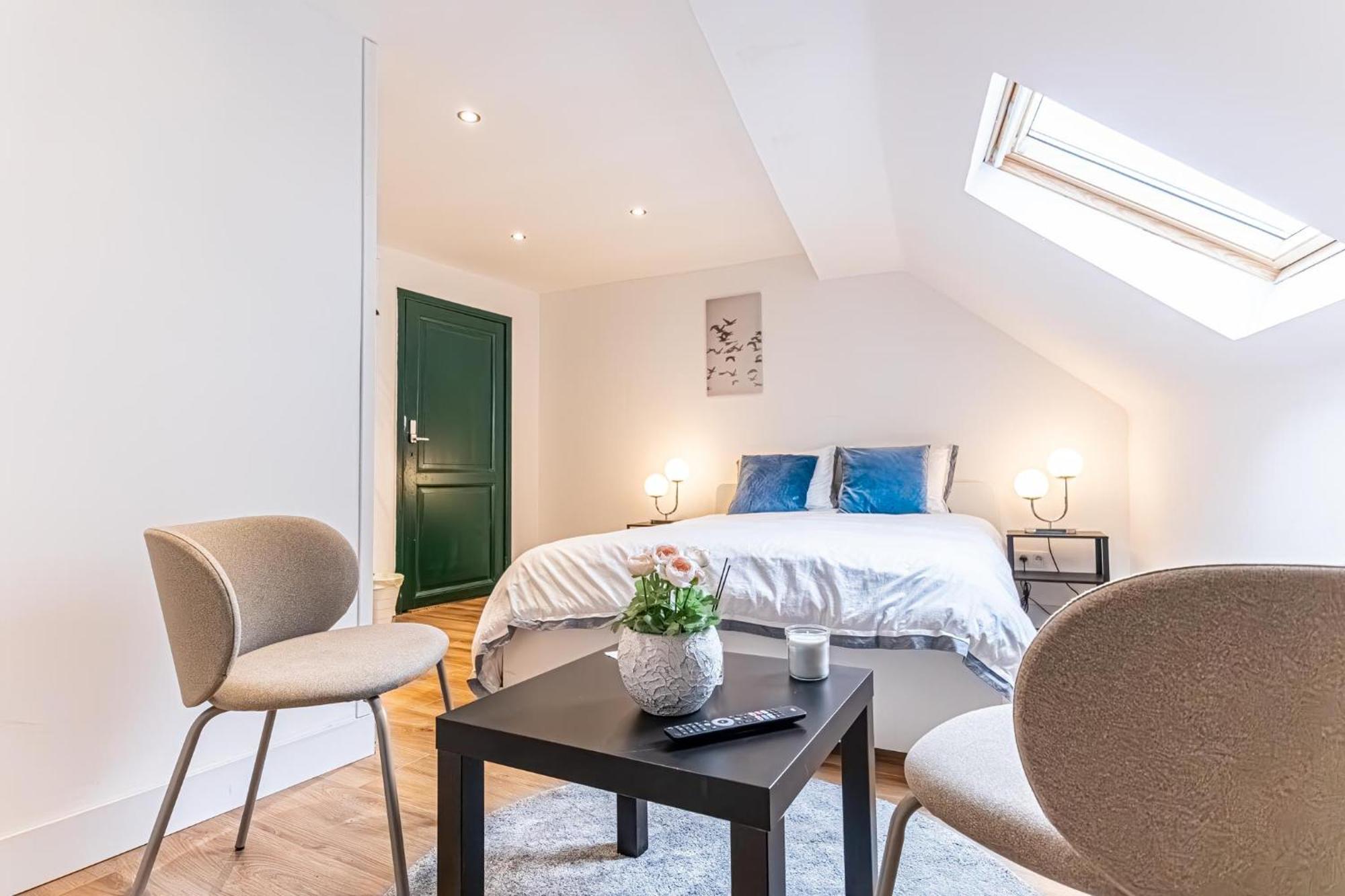 Lovely & Comfortable At Heart Of Apartment *