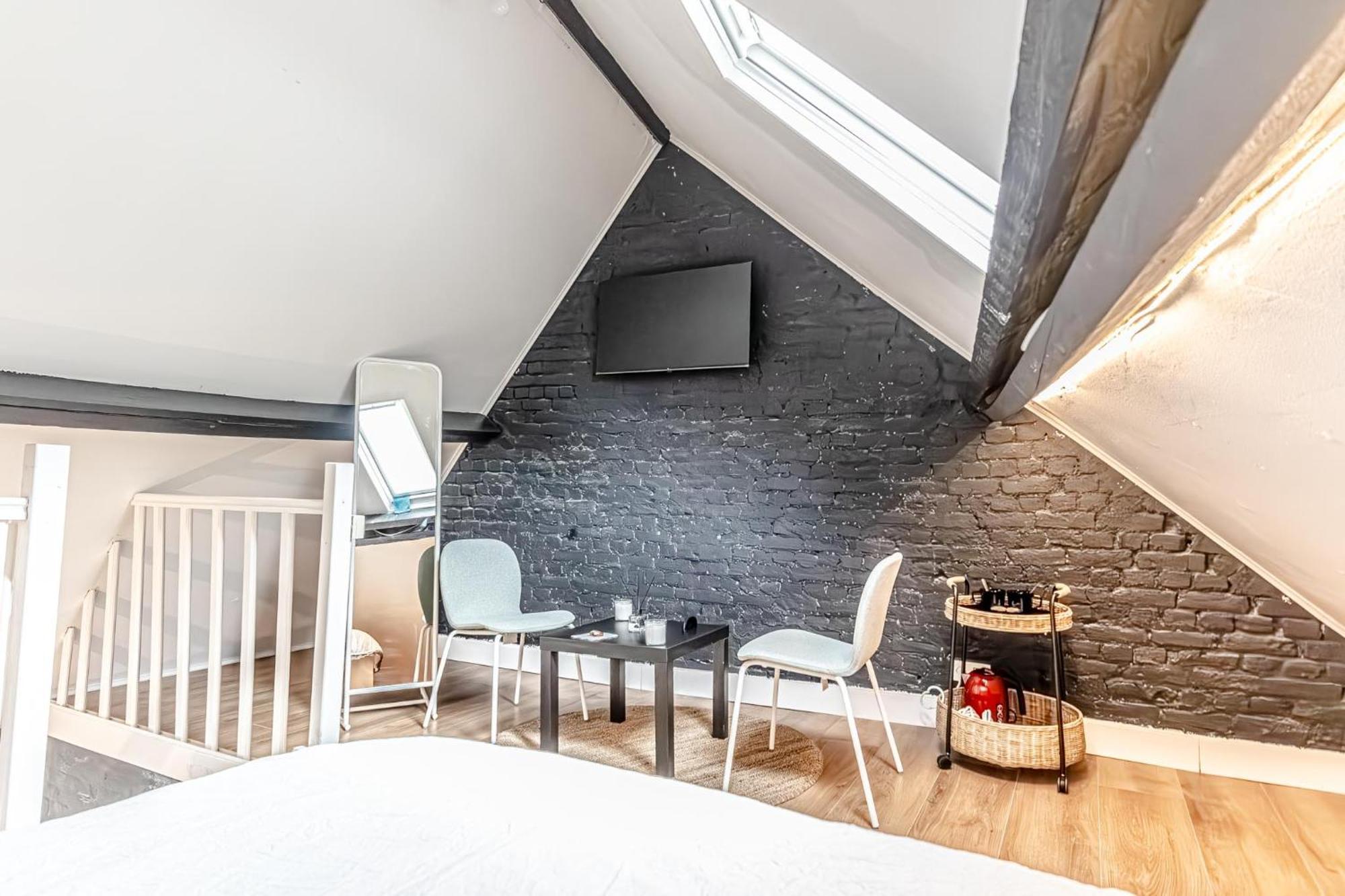 Lovely & Comfortable At Heart Of Apartment