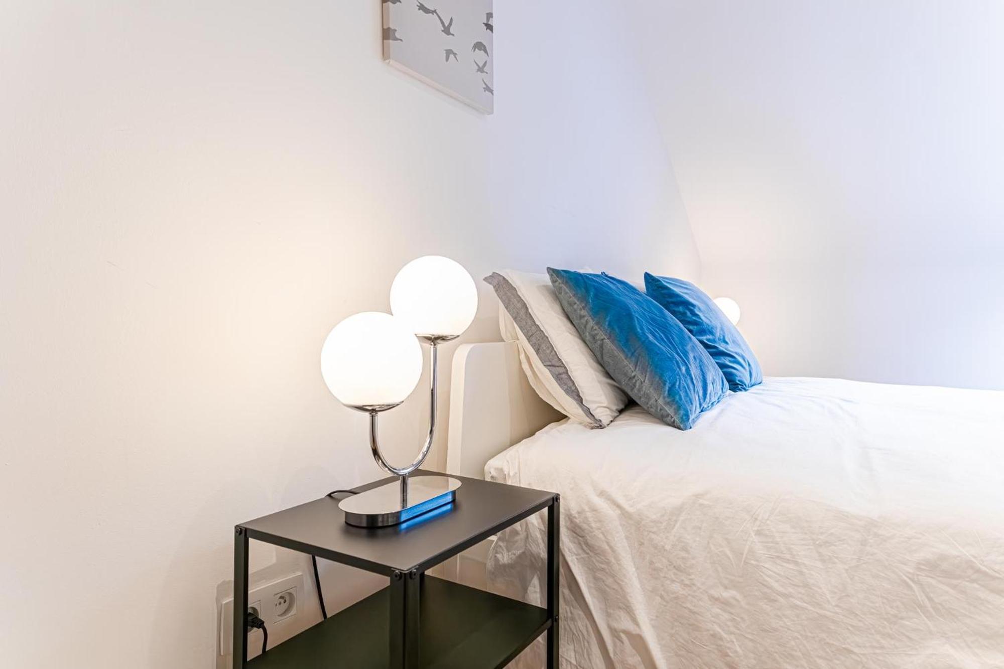 Lovely & Comfortable At Heart Of Apartment *