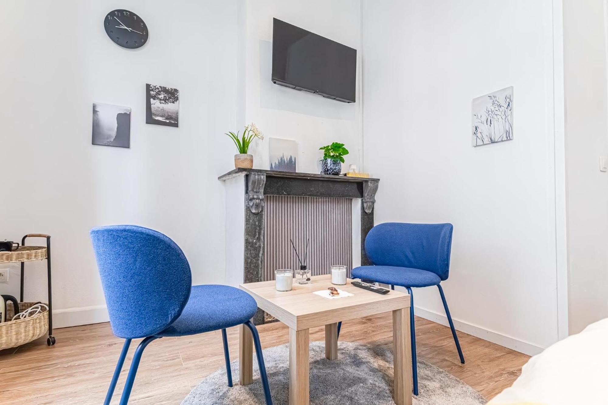Lovely & Comfortable At Heart Of Apartment *