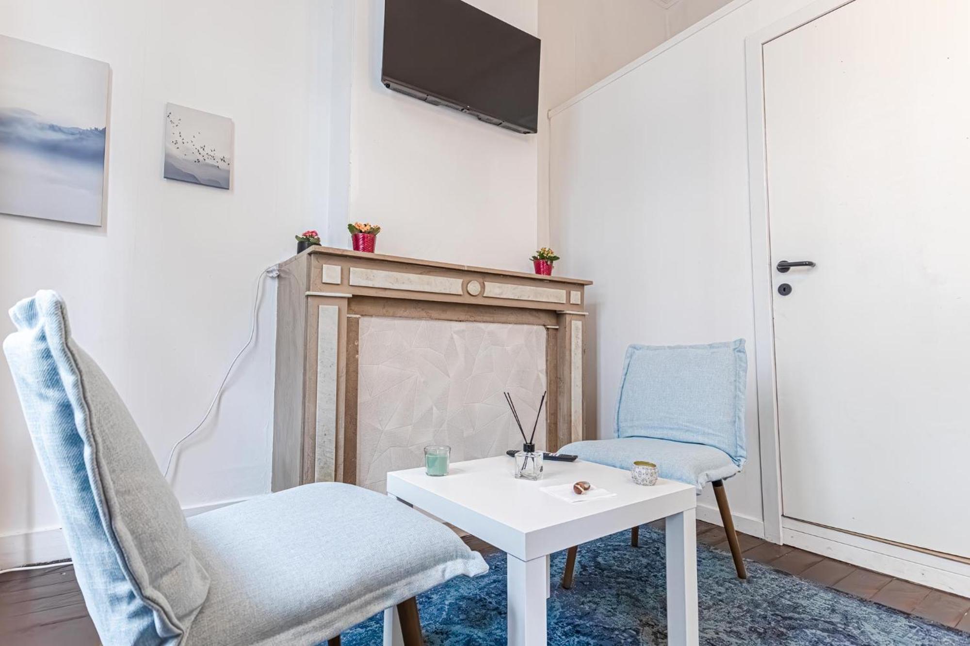 Lovely & Comfortable At Heart Of Apartment