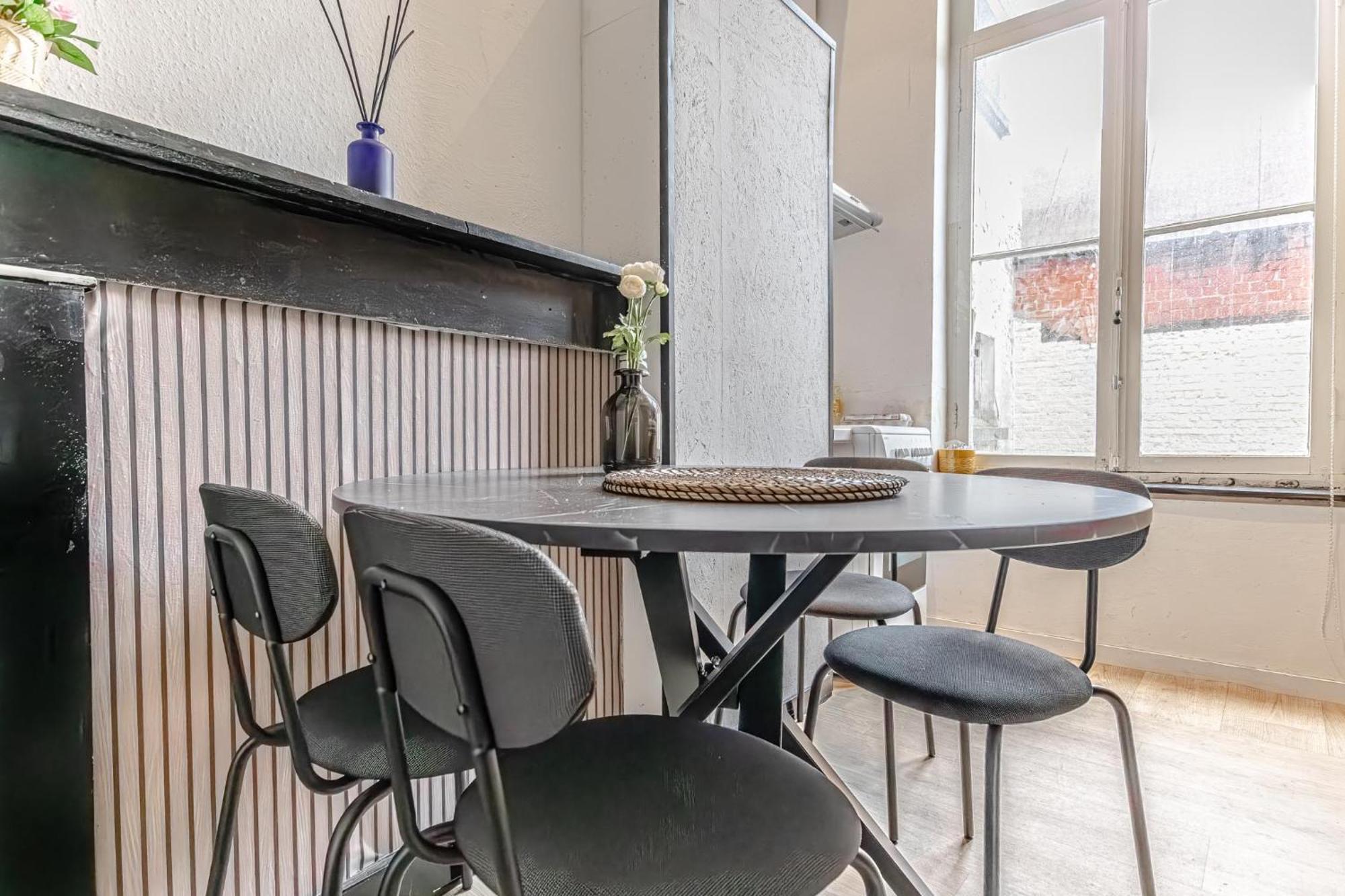 Apartment Lovely & Comfortable At Heart Of