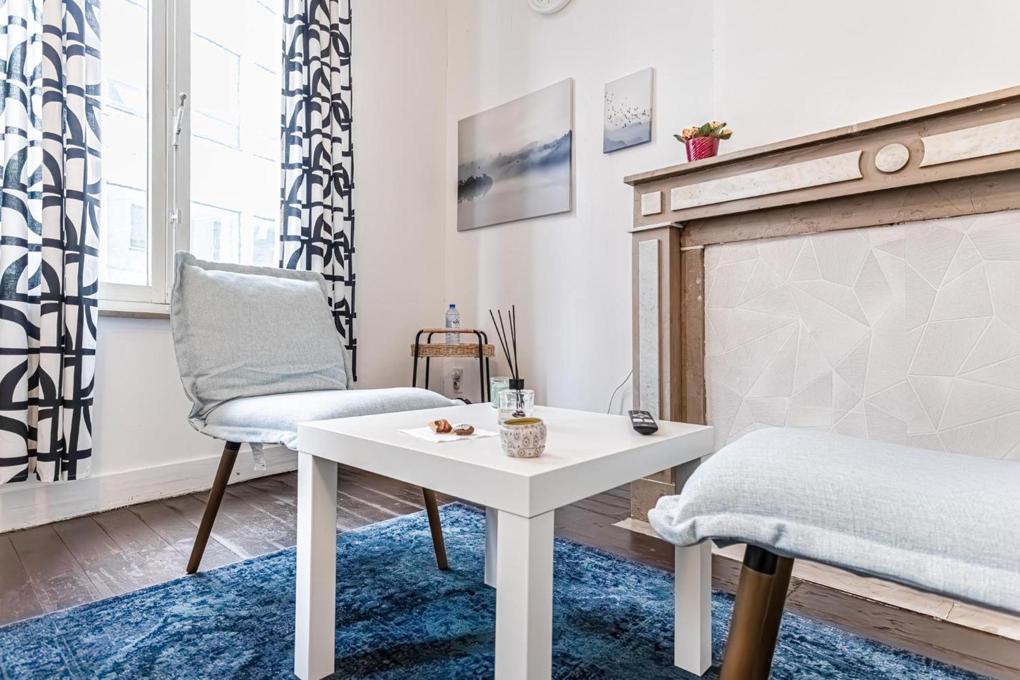 Lovely & Comfortable At Heart Of Apartment *