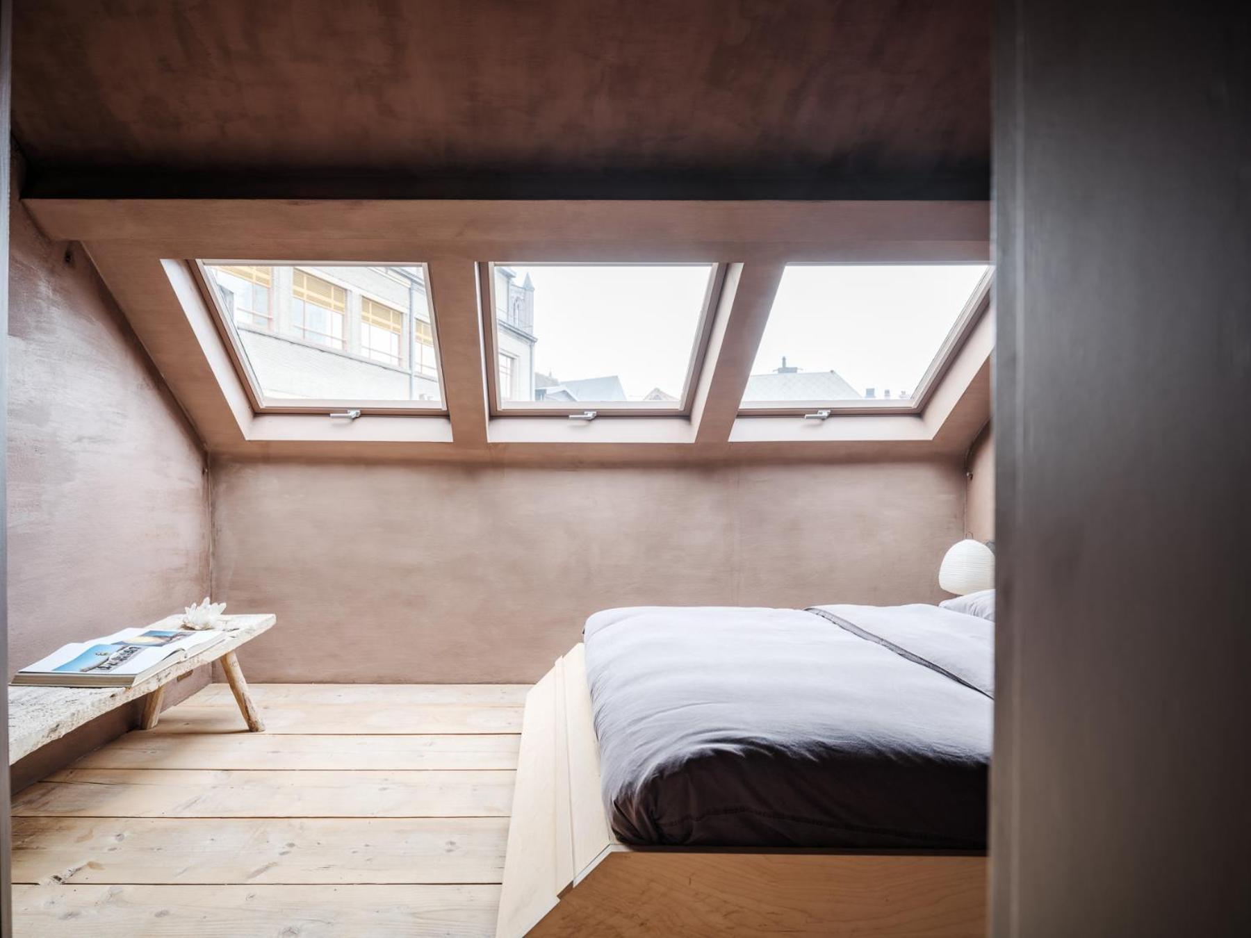 Shelter 7 Apartment *