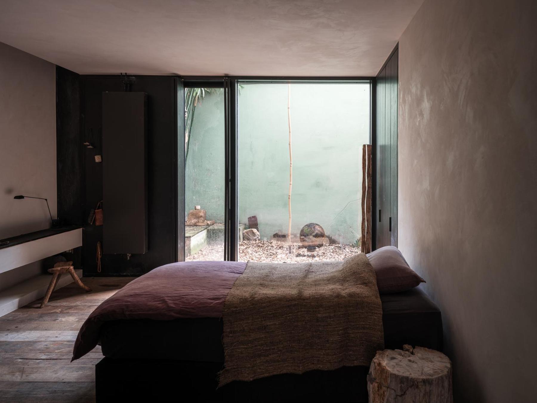 Shelter 7 *