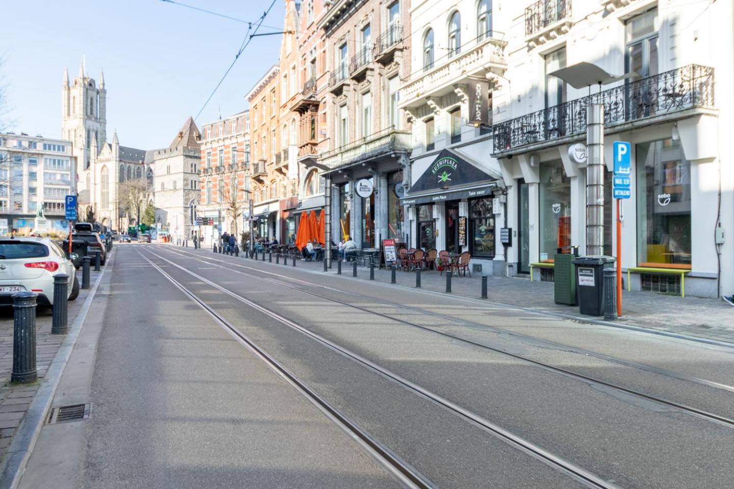 Bright, Spacious & Perfectly Located In The Heart Of Apartment