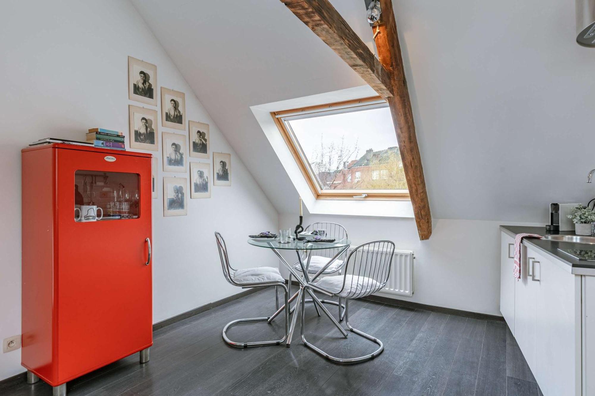 Huswell - Cozy Retro In The Heart Of